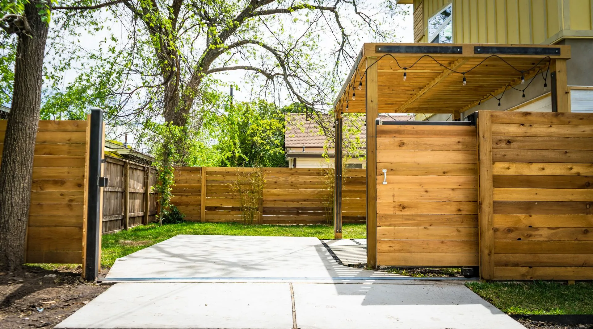 Horizontal cedar privacy fence and gate